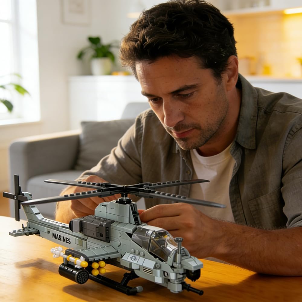 AH-1Z Viper Attack Helicopter Building Block Set (597 Pieces)